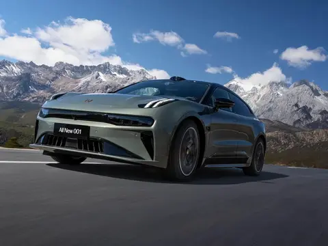 极氪回归吉利，车企为2026年激战转向“攥指成拳”